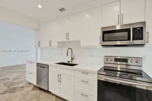 90 Edgewater Ph 18, Coral Gables