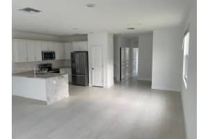 125 Sw 171st Way 125, Pembroke Pines