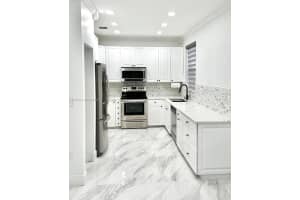 721 Nw 170th Ter 721, Pembroke Pines