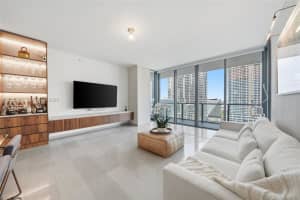 68 Se 6th St 1904, Miami
