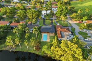 360 Nw 87th St, El Portal