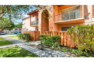 7208 Fairway Dr I9, Miami Lakes