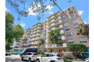 1455 N Treasure Dr 6h, North Bay Village