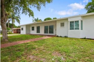 4948 Sw 90th Ter, Cooper City