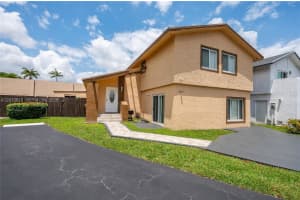 1007 Nw 106th Ave Cir, Miami