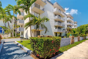 1801 S Treasure Dr 302, North Bay Village