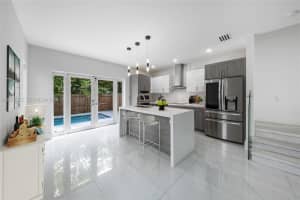 3142 Carter St 3142, Miami