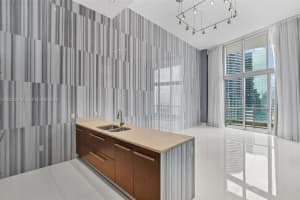 475 Brickell Ave 2812, Miami