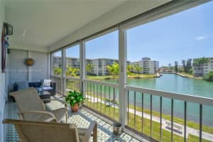2851 Leonard Dr J306, Aventura