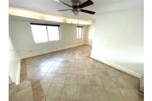 125 Edgewater Dr 11, Coral Gables