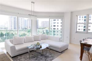 20000 E Country Club Dr 1001, Aventura