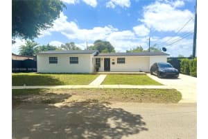 8320 Nw 180th St, Hialeah