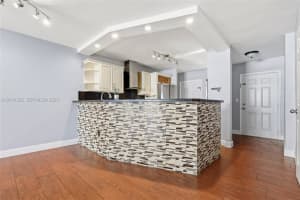 1770 Ne 191st St 411-1, Miami