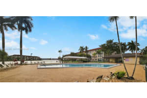 1300 Sw 130th Ave 201f, Pembroke Pines