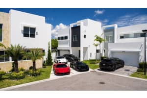 10381 Nw 67th Ter, Doral