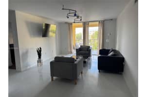 19555 E Country Club Dr 8507, Aventura