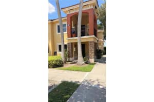 990 Ne 33rd Ter 104, Homestead