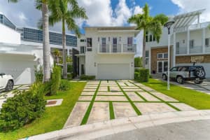 8221 Nw 34th Dr, Doral