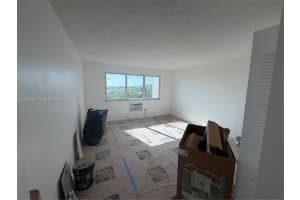 6930 Miami Gardens Dr 1-512a, Hialeah