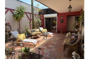 19300 W Lake Dr, Hialeah