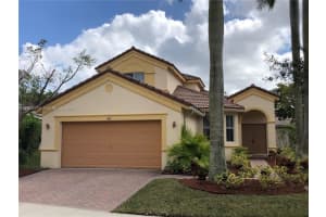 693 Live Oak Ln, Weston