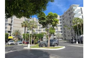 20400 W Country Club Dr 209, Aventura