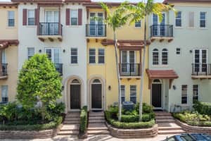 61 Via Floresta Dr, Boca Raton