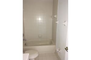 7100 Nw 177th St 202-14, Hialeah