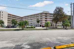 2905 Point East Dr L311, Aventura