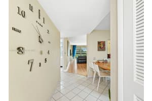 9820 S Hollybrook Lake Dr 208, Pembroke Pines