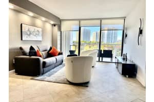 3701 N Country Club Dr 502, Aventura