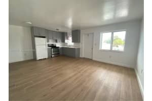 7011 Pembroke Rd 202, Pembroke Pines