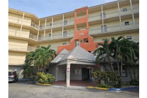 8290 Lake Dr 308, Doral 8290 Lake Dr 308, Doral
