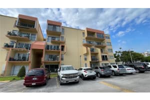 1975 W 44th Pl 405, Hialeah