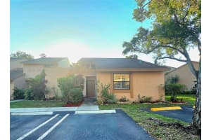 19 Chestnut Cir, Cooper City