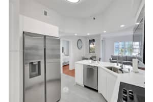 3245 Ne 184th St 13305, Aventura