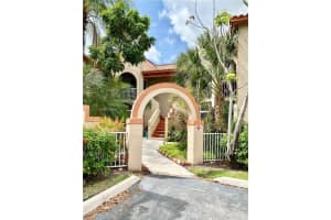 365 Sw 86th Ave 203, Pembroke Pines