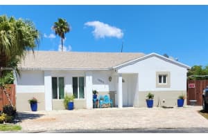 19903 Nw 67th Court, Hialeah