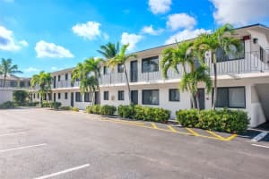 1310 W 29th St 17, Hialeah
