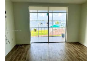 2910 Point East Dr M209, Aventura