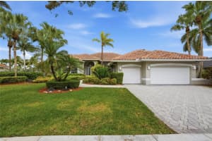 2926 Medinah, Weston