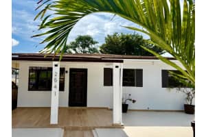 2541 W 10th Ave, Hialeah