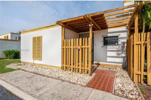 1220 Sw 131st Place Cir W 1220, Miami 1220 Sw 131st Place Cir W 1220, Miami