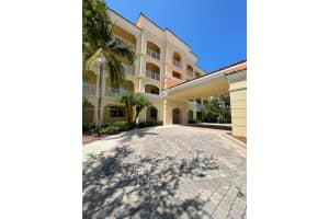 19 W Harbour Isle Dr W 201, Fort Pierce