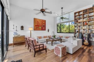 209 E Enid Dr 36, Key Biscayne
