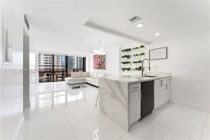 600 Ne 36th St 1111, Miami