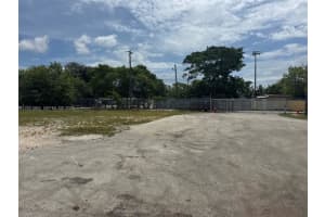 2955 Nw 75th St, Miami
