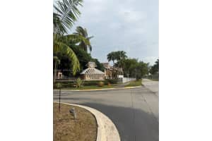 15689 Sw 106th Ln 718, Miami