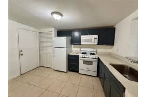 18101 Nw 68th Ave B102, Hialeah