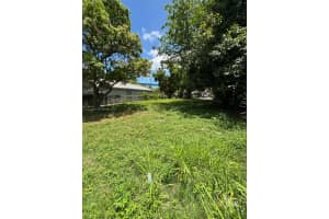 665 Nw 43rd St, Miami 665 Nw 43rd St, Miami